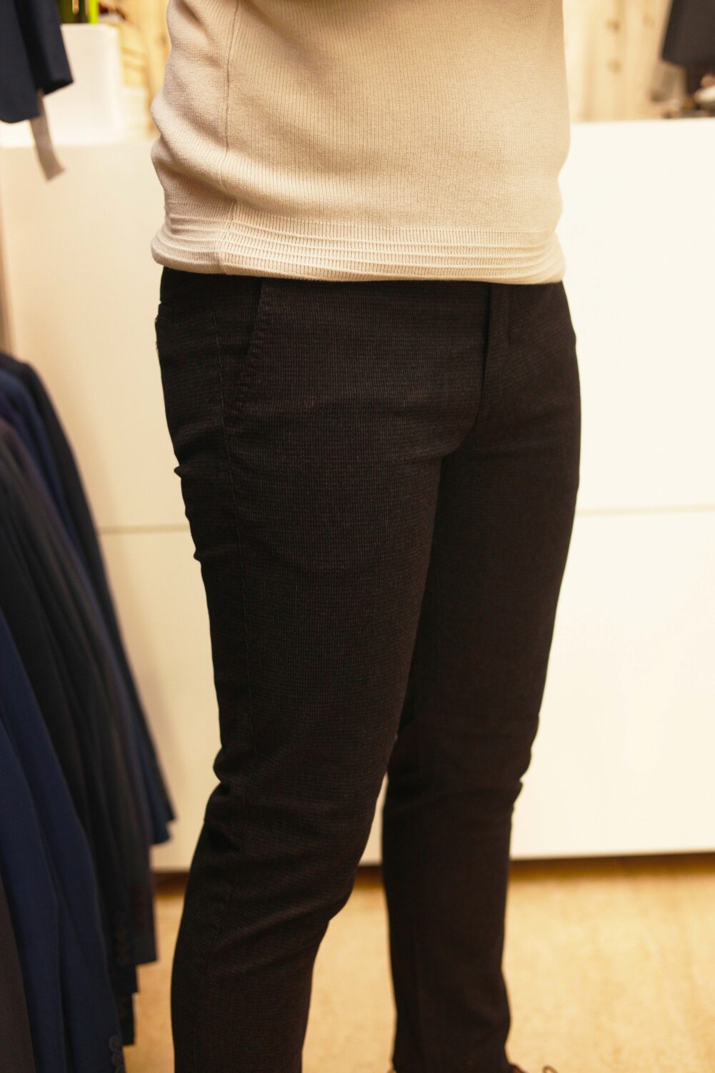 Crne Pantalone - Slika 2